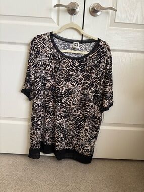 Anne Klein Black and Cream Abstract Print Short Sleeve Blouse
